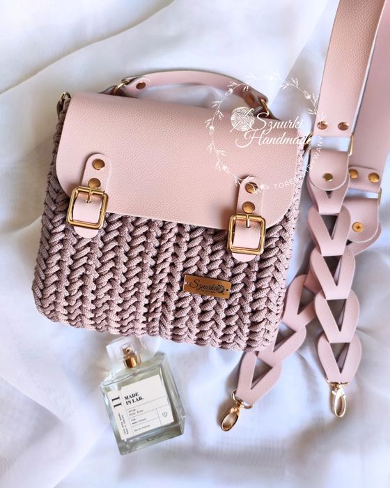 Listonoszka skóra naturalna ręcznie szydełkowana różowa