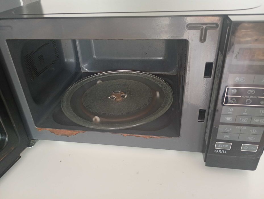 Mikrofalówka SHARP R642BKW