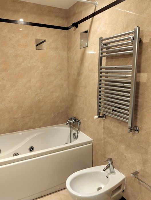 Aluga-se Moderno  Apartamento T1 com garagem, no centro de Aveiro.