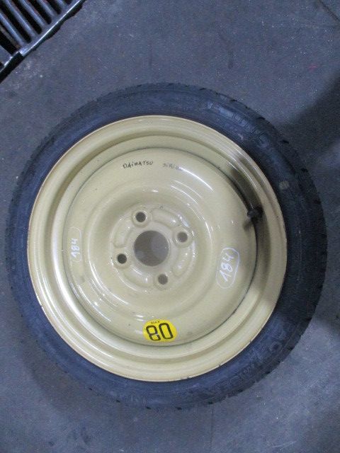 Pneu suplente DAIHATSU Sirion (M3)