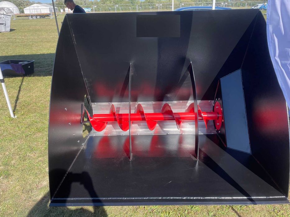 Łyżka 1,6m ze ślimakiem dozująca do zadawania paszy NA PRZEKŁADNI