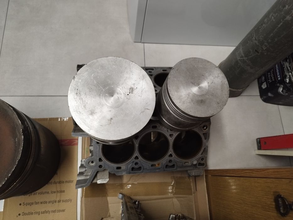 Stary duży tłok  18 cm dla fana motoryzacji