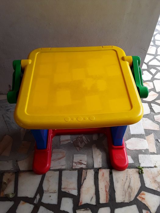 Mesa com Quadro de ardósia