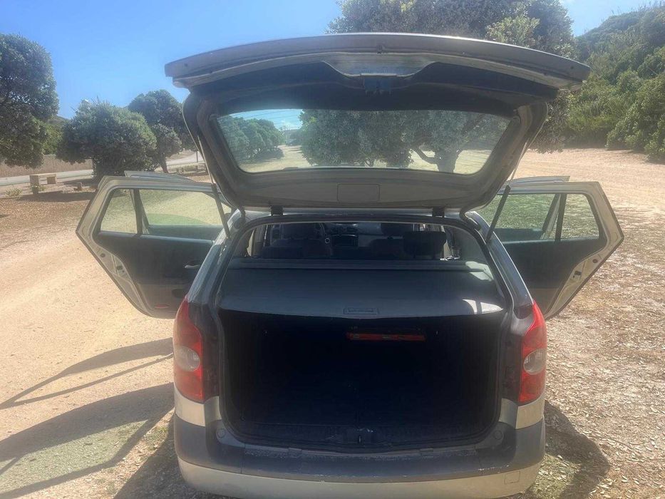 Renault Laguna Break 2001 - Para reparar - 600 €