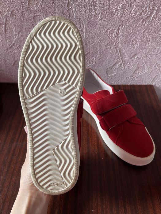 Женские кроссовки