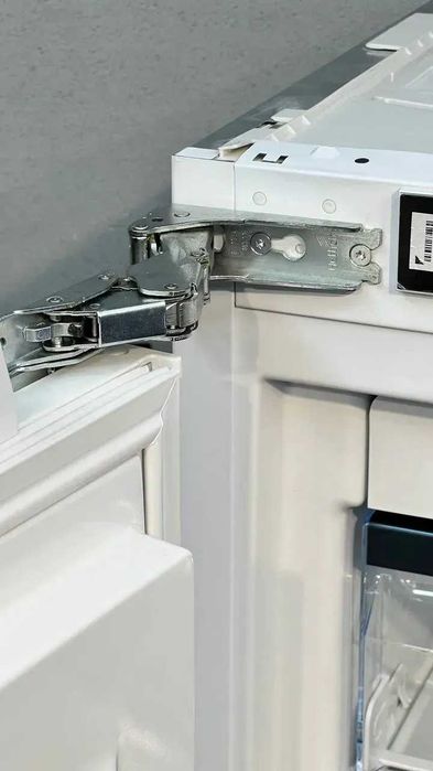 Вбудована морозильна камера Bosch GIN81HCE0