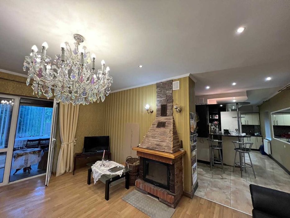 Продаж житлового будинку з ділянкою 29сот. у дуже мальовничому місці