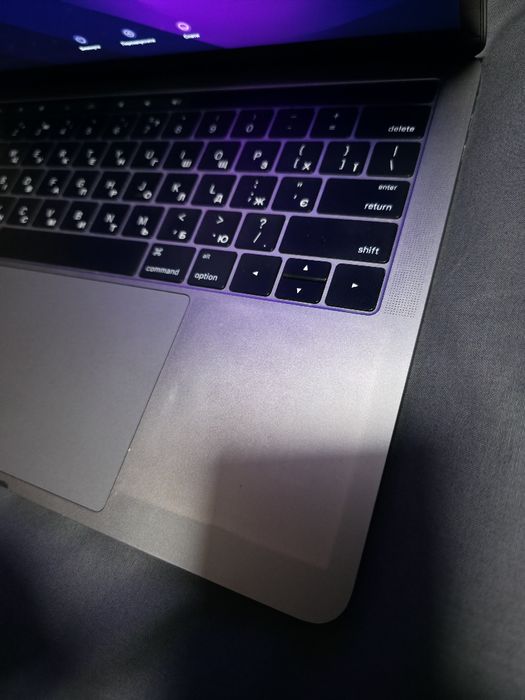 Macbook Pro 2016 i5/8gb/touchbar