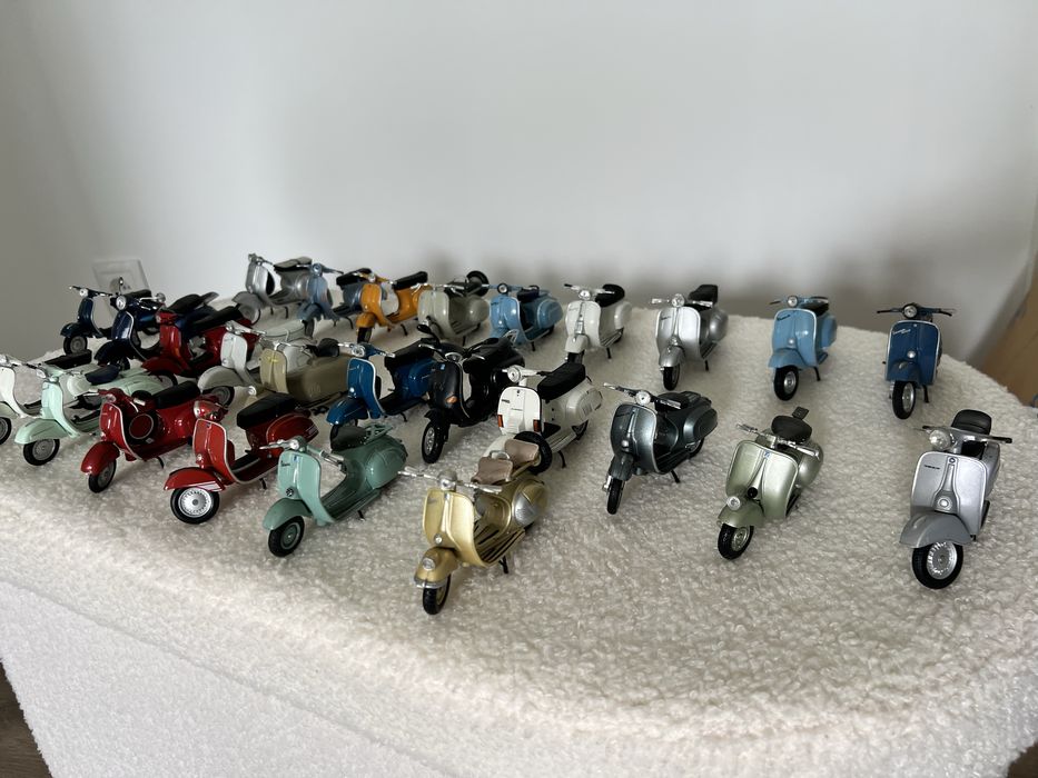 26 miniaturas Vespa