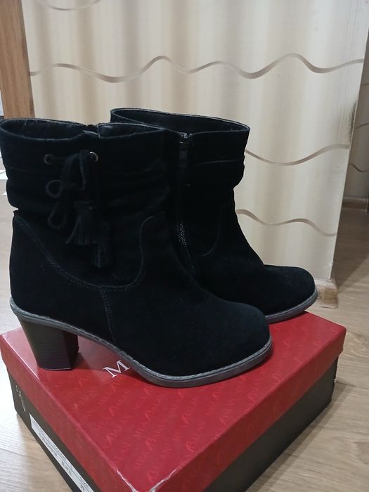 Замшеві черевики , чоботи ботинки 40 розмір