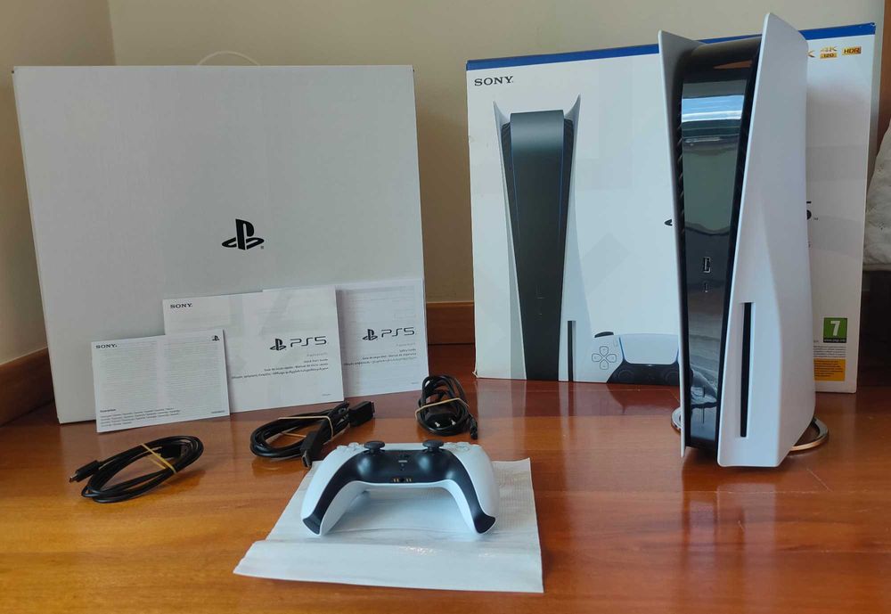 PS5 versão CD em estado imaculado