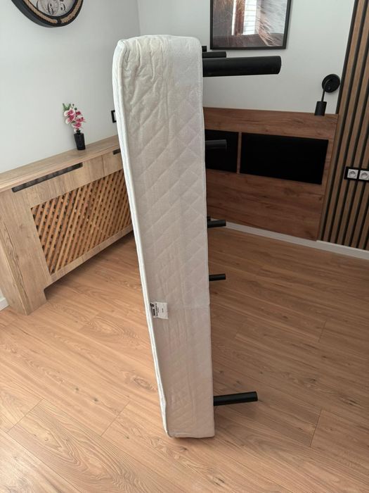 Łóżko jak nowe - materac na stelażu 140x200cm