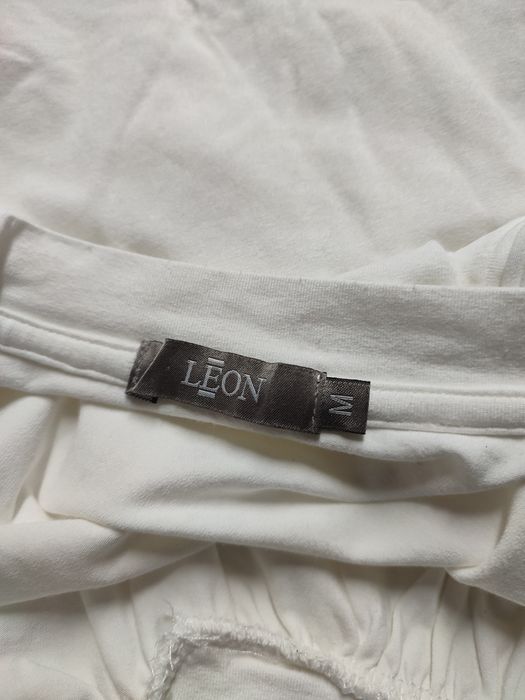 T-shirt branca Leon