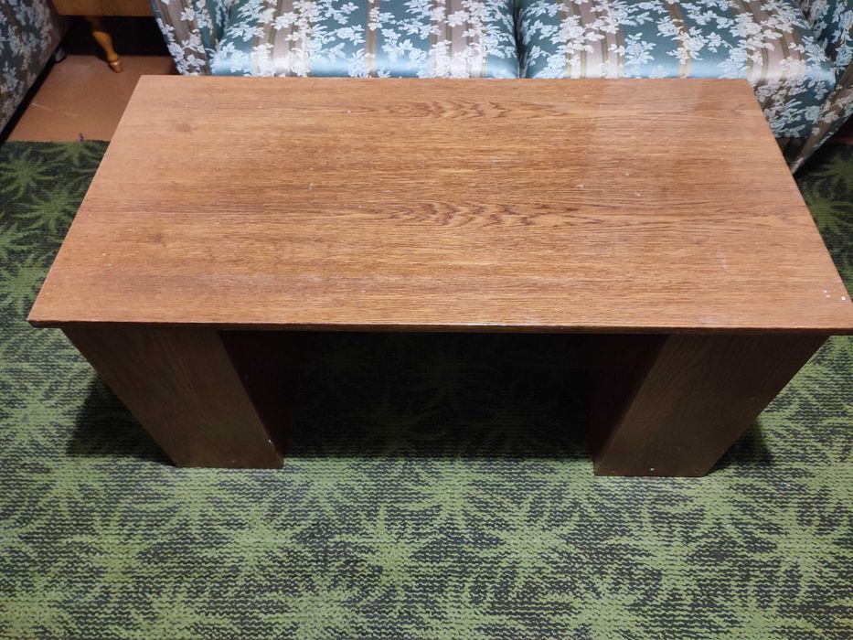 Журнальний столик