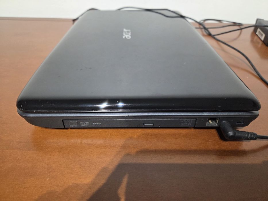 Portátil Acer Aspire 3735