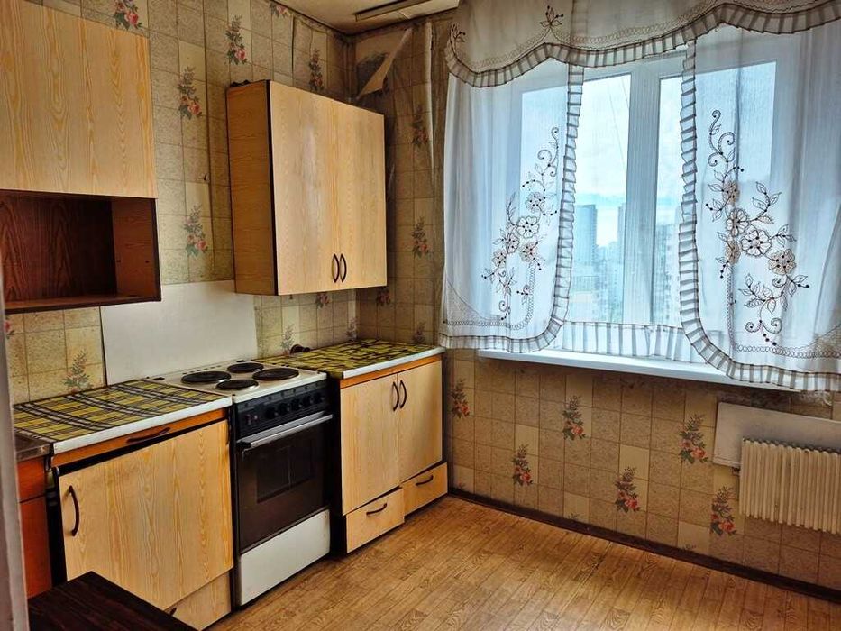 Продаж 2-кімнатної квартири, Дарницький район, метро Позняки, вулиця Ахматової Анни.