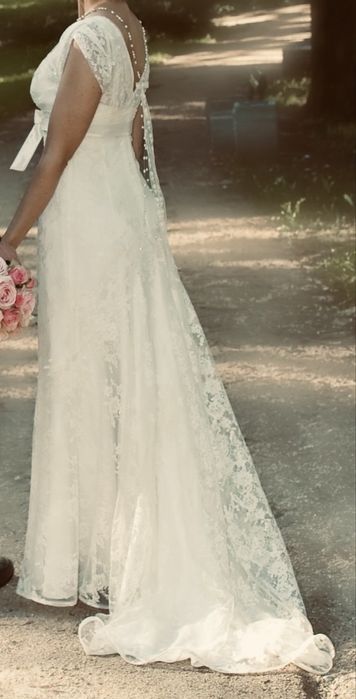 Francuska Suknia Ślubna koronkowa VINTAGE z trenem marki Cymbeline Pa