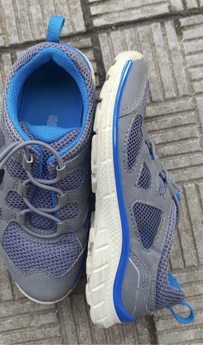 Продаю кросівки ECCO