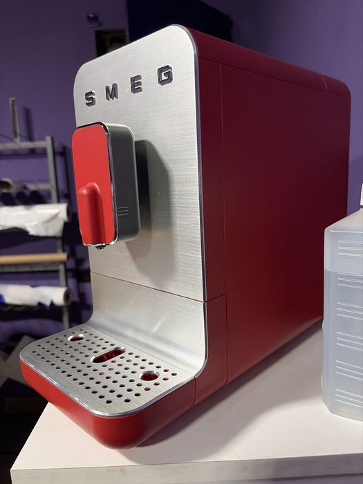 Продам кавомашину smeg bcc1