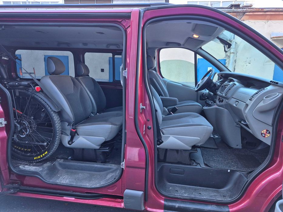 Opel Vivaro 2,5 cdti rok 2009