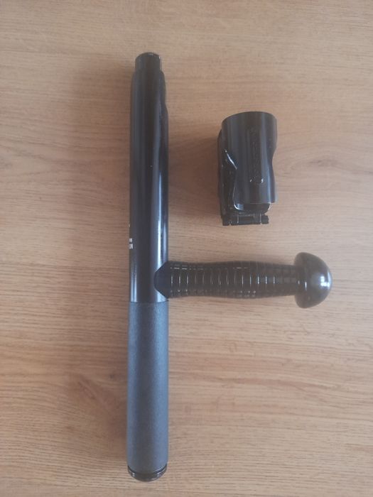 Pałka policyjna baton.