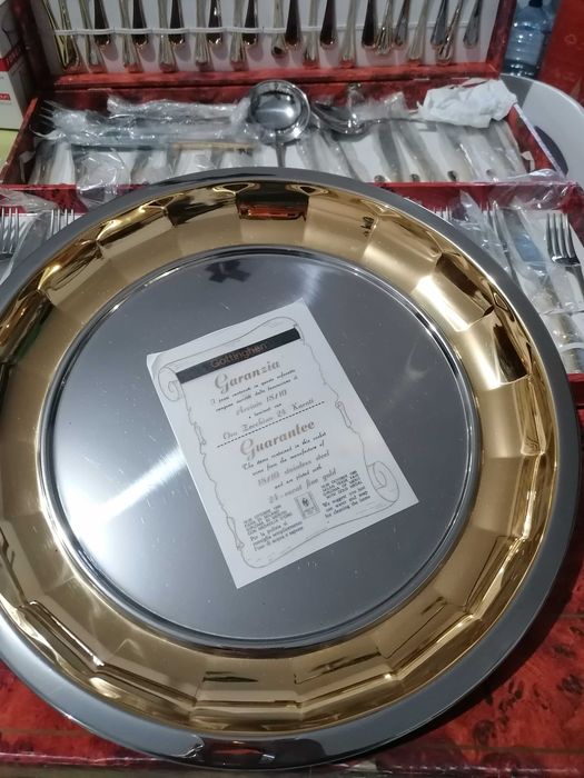 Mesa de vidro e Faqueiro banhado a ouro