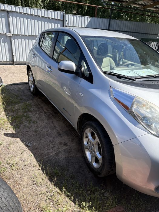 Электро мобиль Нисан Лиф