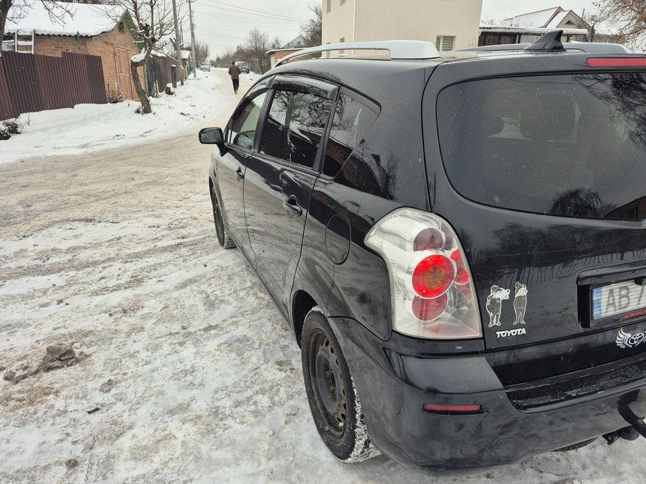 Toyota Corolla Verso 2.2 максимальна комплектація