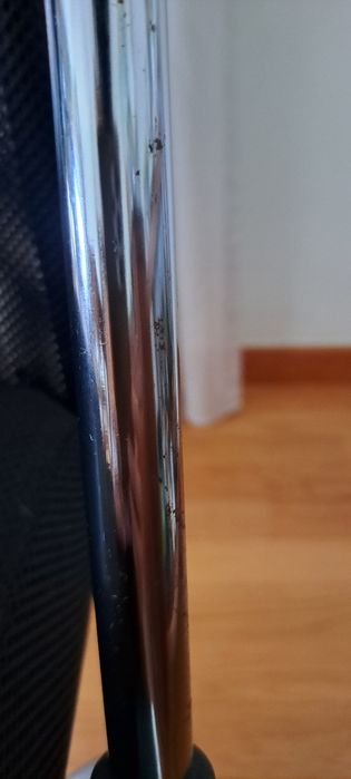 Cadeira de escritório usada em bom estado.