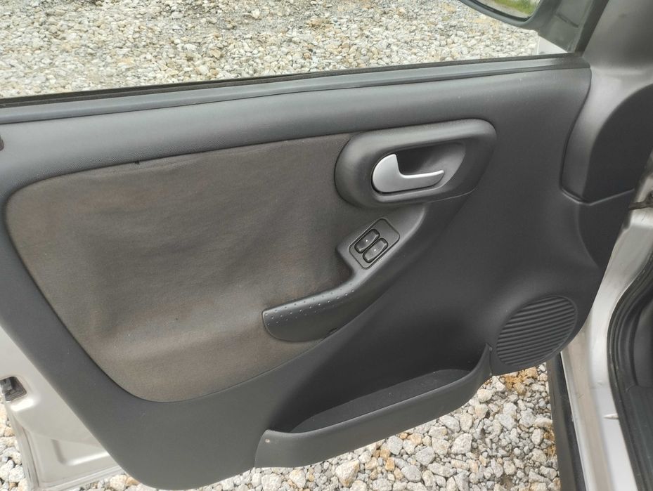 Opel corsa 1.2 16v. Elegance