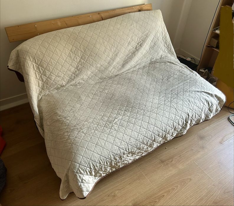 Sofá-cama de madeira