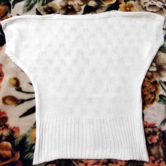 Молочна кофта акріл жилет кофта на девочку молочная вязаная 158-164р