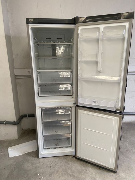 Vendo frigorífico semi novo da marca  Ariston Hotpoint