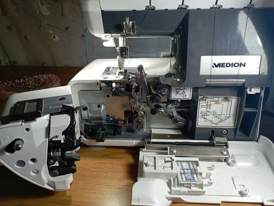 Продам оверлок MEDION
