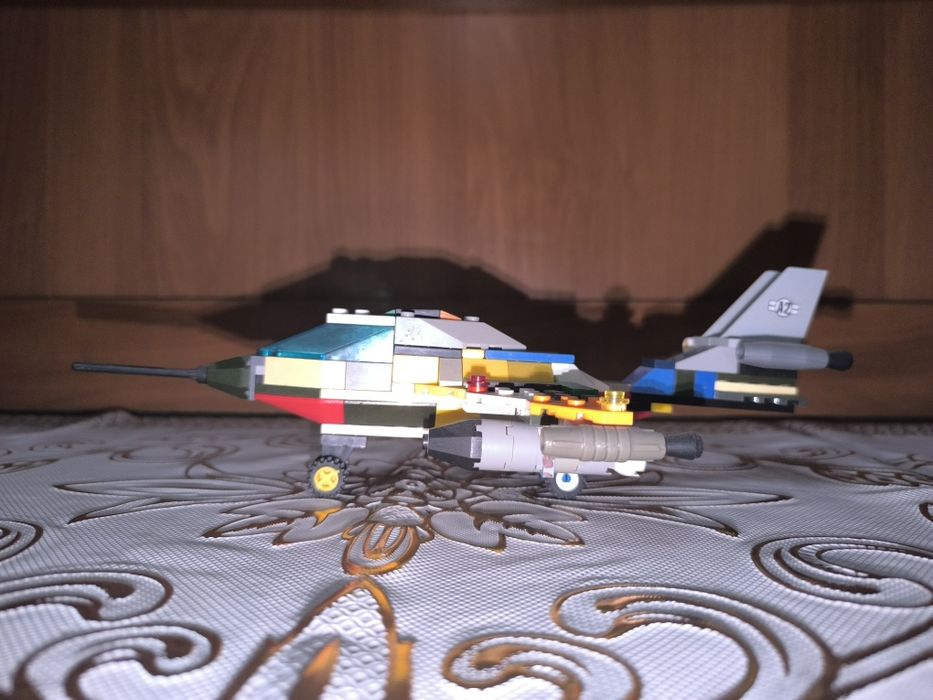 Продам лего истребитель