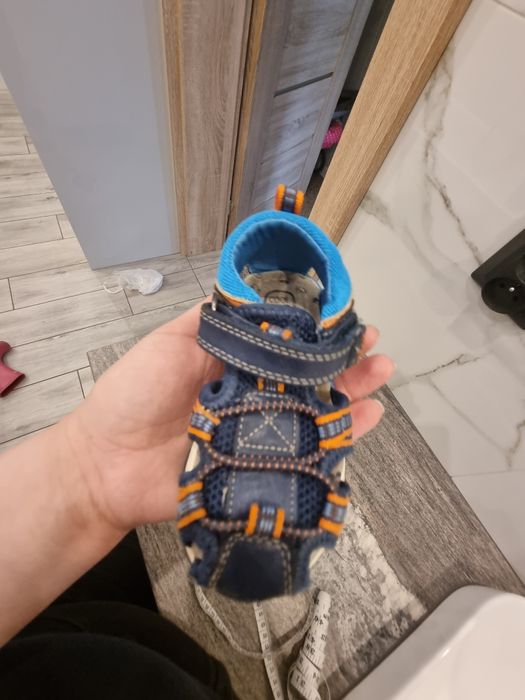 Sandałki dla chłopca 22