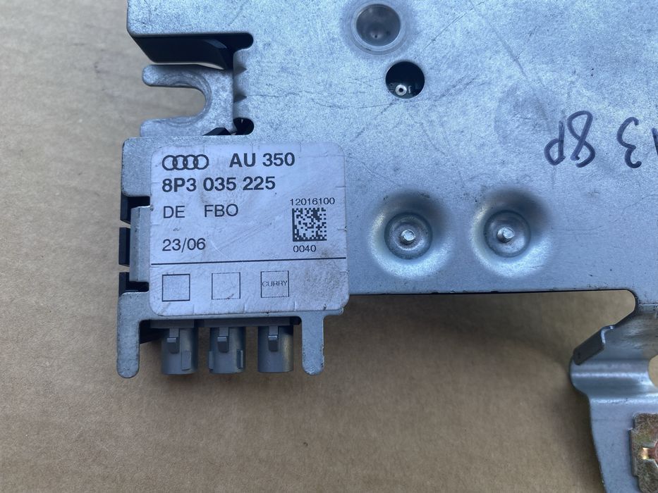 Audi a3 8p wzmacniacz antenowy 8P3.035.225