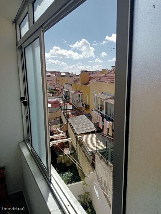 Quarto - localizado em Alameda Lisbon