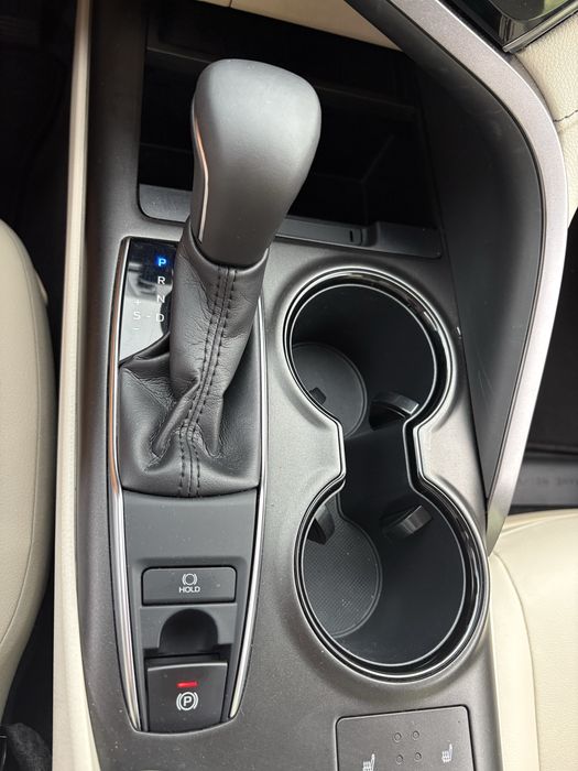 Camry 75 | Офіційний автомобіль