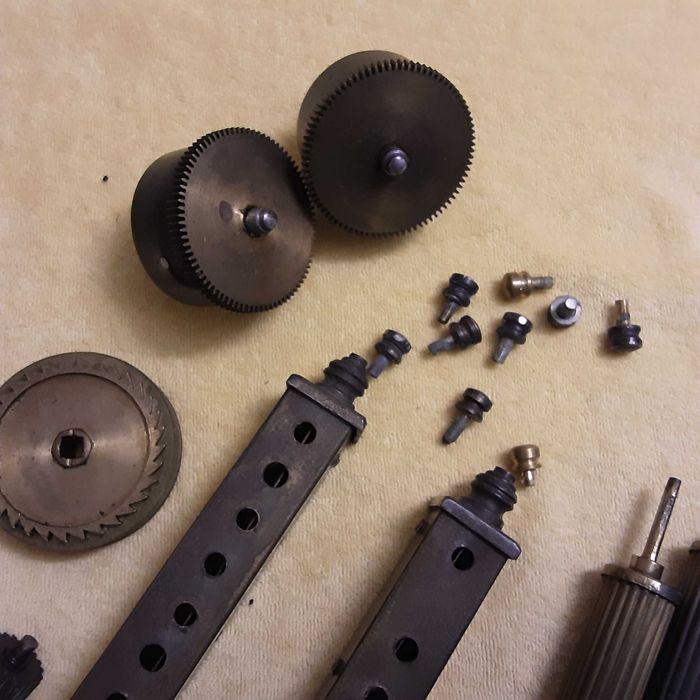 Części do starych zegarów