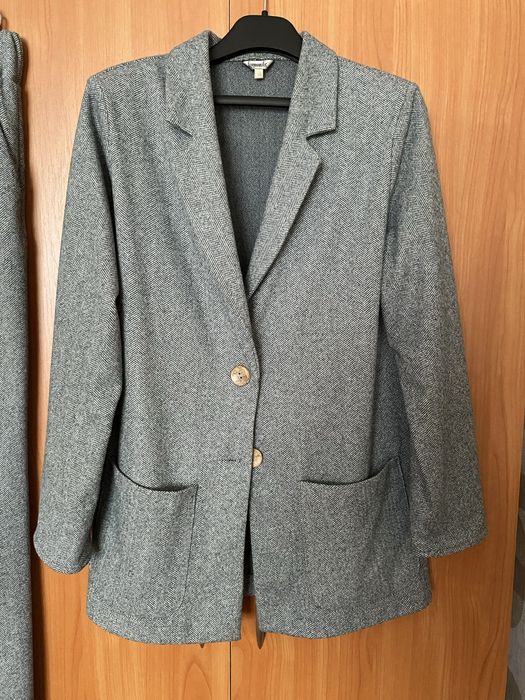 Жіночий костюм