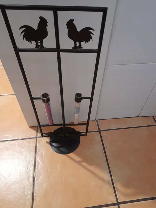 Castiçal  em ferro  de pé alto