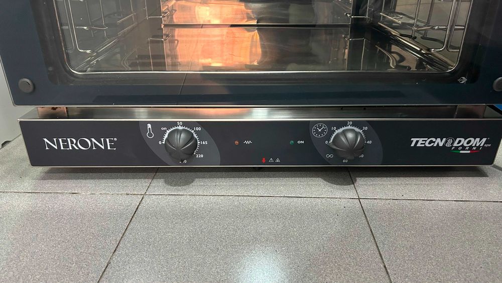 Forno de convecção profissional Tecnodom FEM04NEGNV