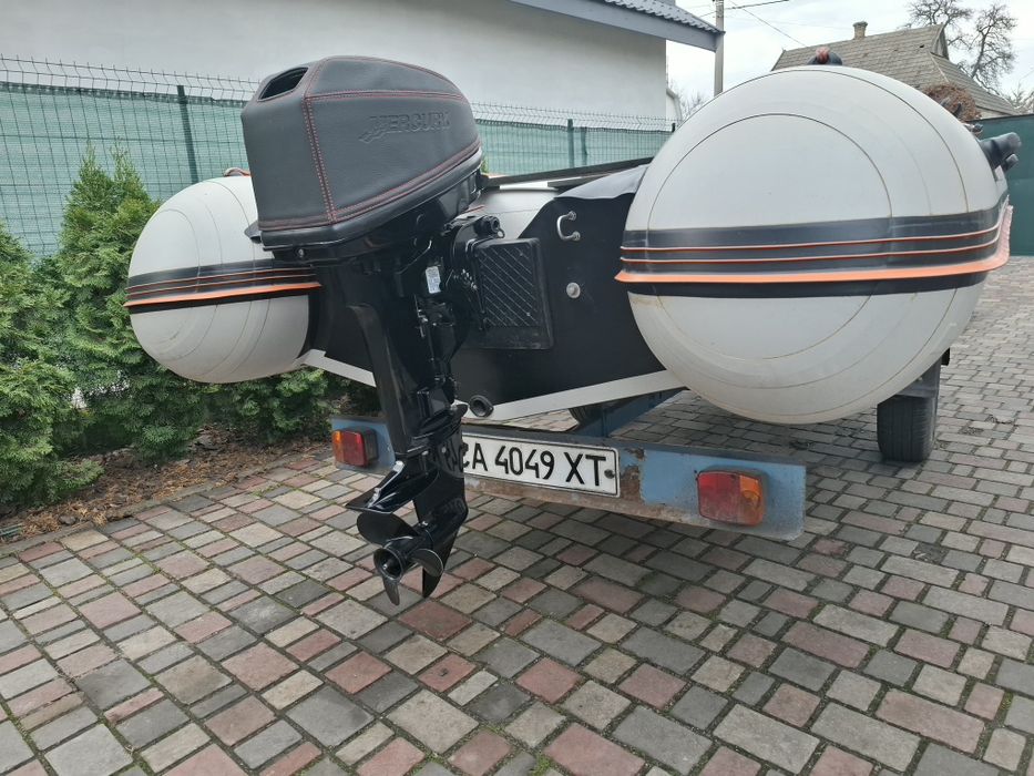 Лодка  колібрі км 400 д  как новая  с мотором меркурій 15  м