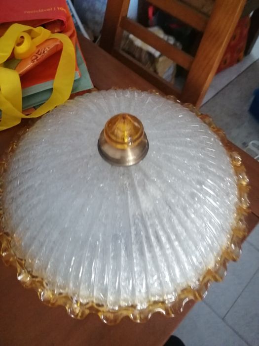 Candeeiro de teto vintage em vidro nervurado âmbar – anos 70/80Candeei