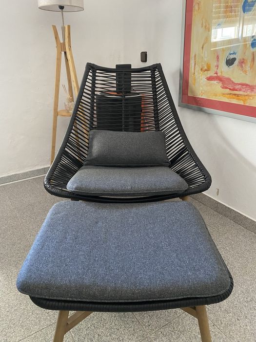 Cadeira lounge rattan com puff — Estado muito bom | 149€ (negociável)