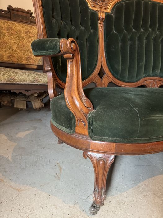Sofa w stylu ludwikowskim