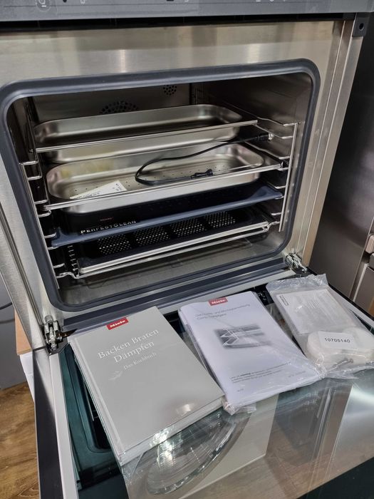 Zestaw AGD Miele. Piekarnik 2w1 DGC, mikrofalówka DGM, szuflada EVS