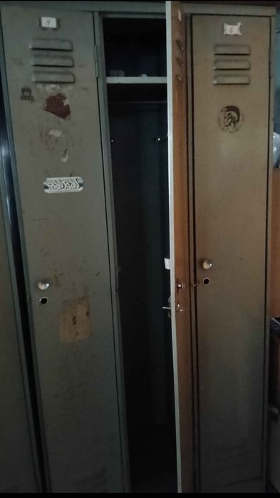 Cacifos em metal, com 3 portas