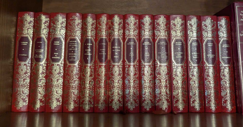 Lote 14 Livros Coleção "Grandes Romances Históricos" - Edição de Luxo